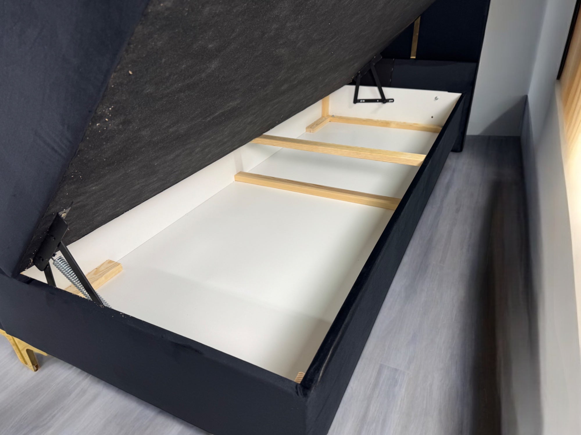 Posteľ s úložným boxom Premium 1